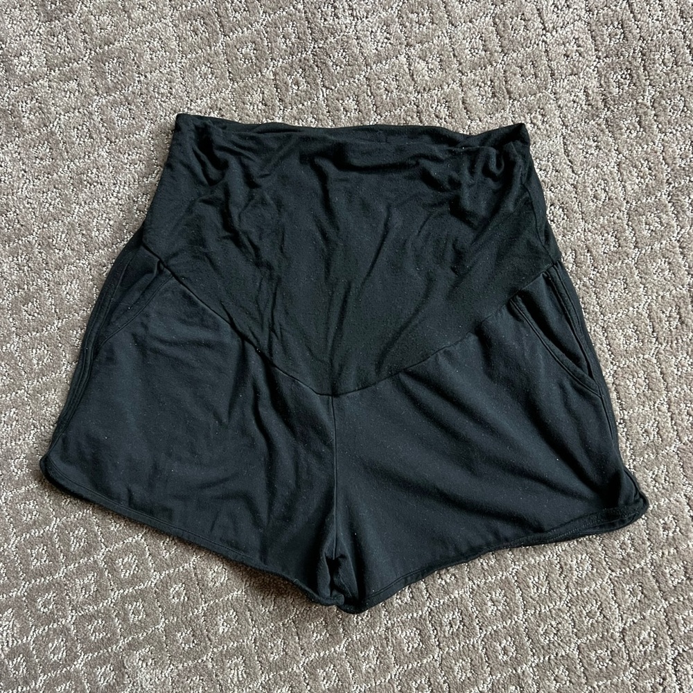Maternity lounge/yoga shorts